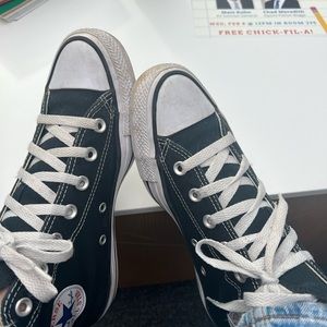 excellent used condition black converse! open to offers